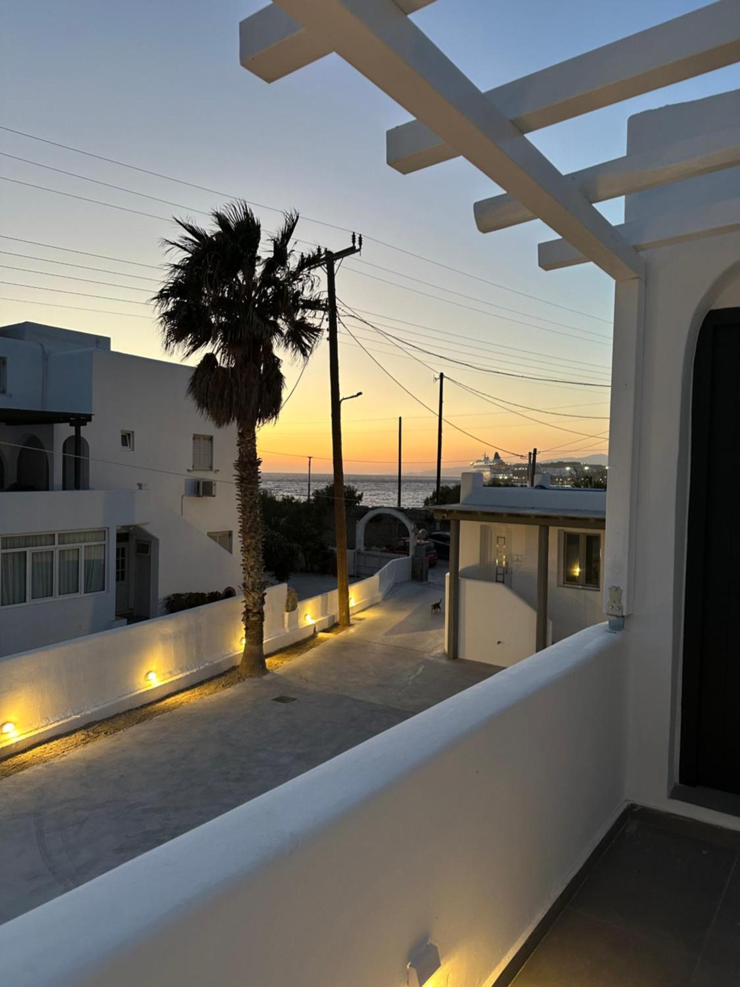 The Coast Suites Турлос Екстериор снимка