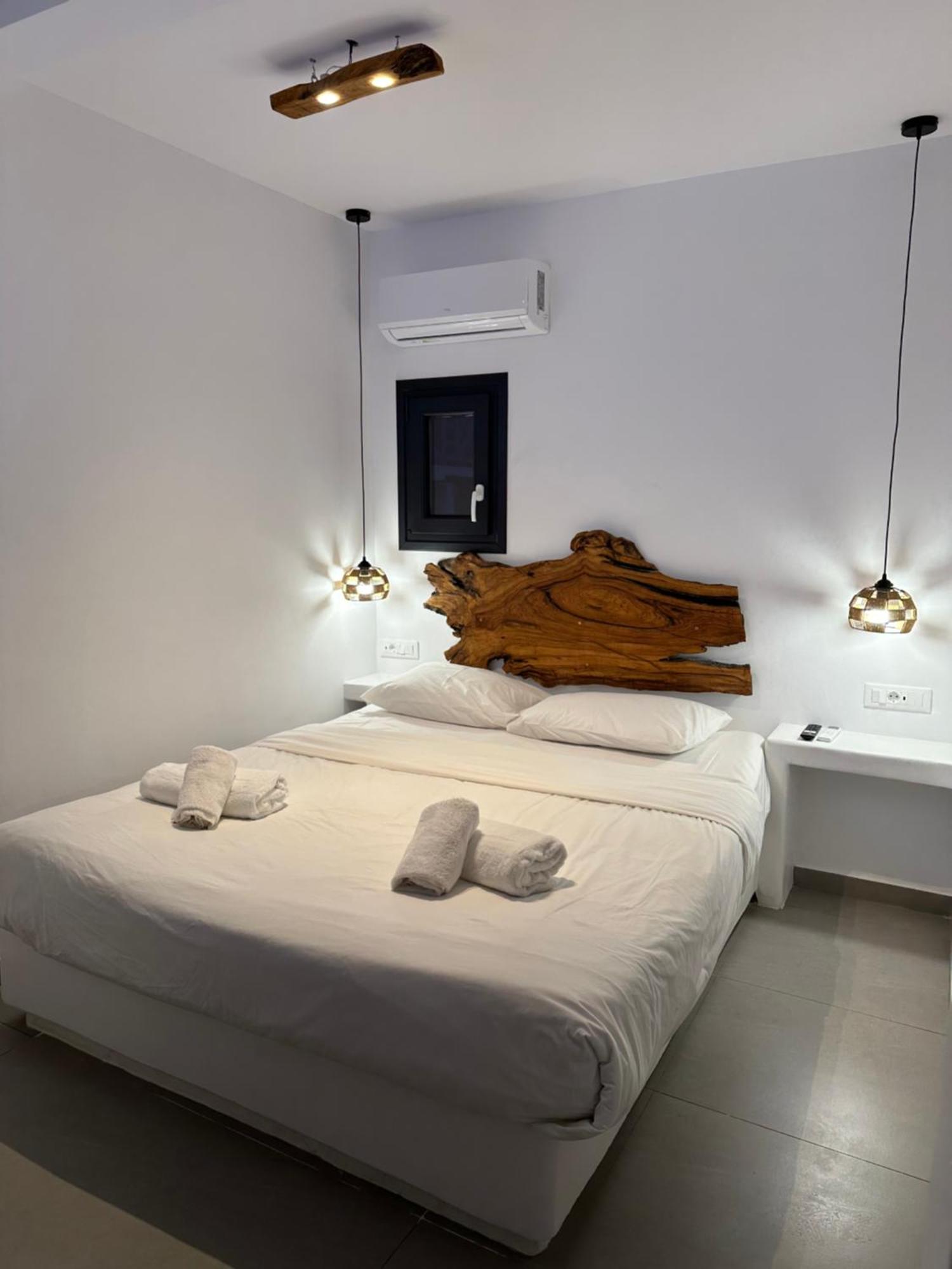 The Coast Suites Турлос Екстериор снимка