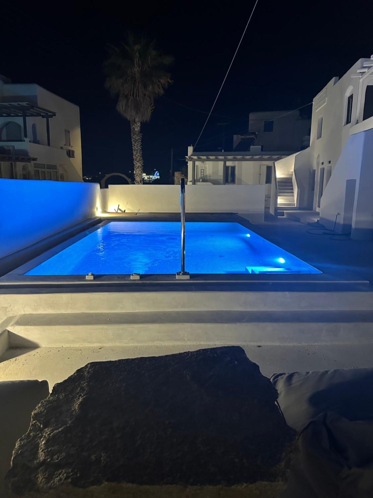 The Coast Suites Турлос Екстериор снимка